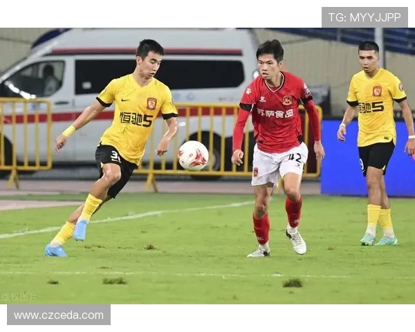 广州网球队实力引发热议球迷对选手表现的争论与期待 广州网球队实力引发热议球迷对选手表现的争论与期待